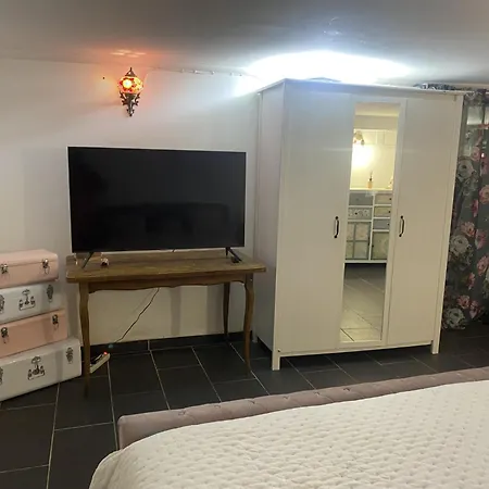 Проживание в семье Le Cosy Poupy